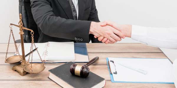 Tìm hiểu kỹ các điều khoản trong hợp đồng thuê thám tử trước khi ký kết