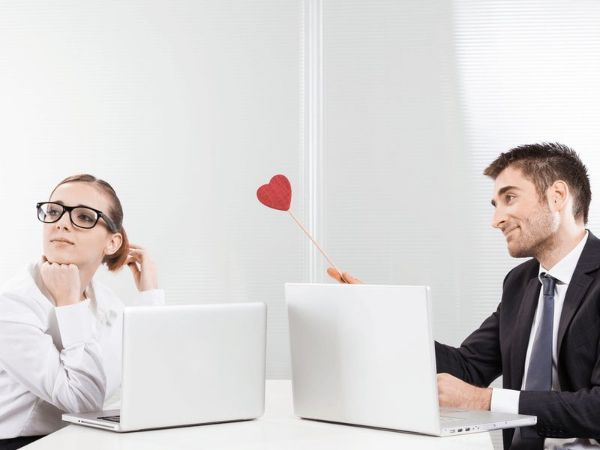 Ngoại tình công sở là mối quan hệ yêu đương vụng trộm ở tại nơi làm việc